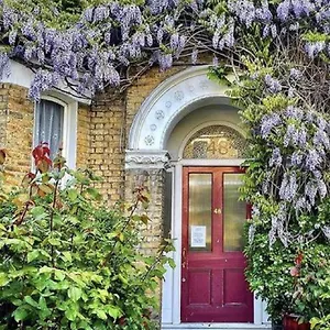 https://st-jamess-guest-house.cambridgehotelsuk.com