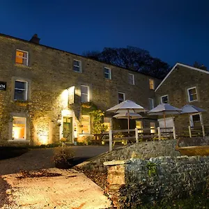Inn The Punch Bowl